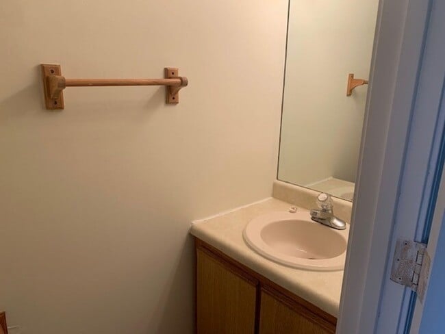 Building Photo - 1300-1302 S Hickory Grove Lane