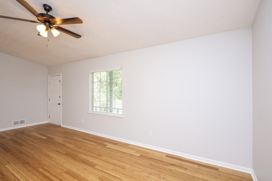 Building Photo - 1890 Lamplighter Way