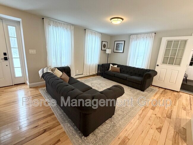 Building Photo - 395 Critchett Rd