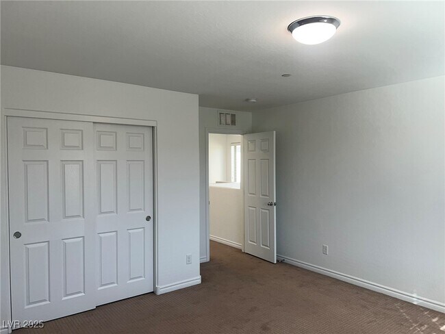 Building Photo - 3212 Daffodil Ridge St