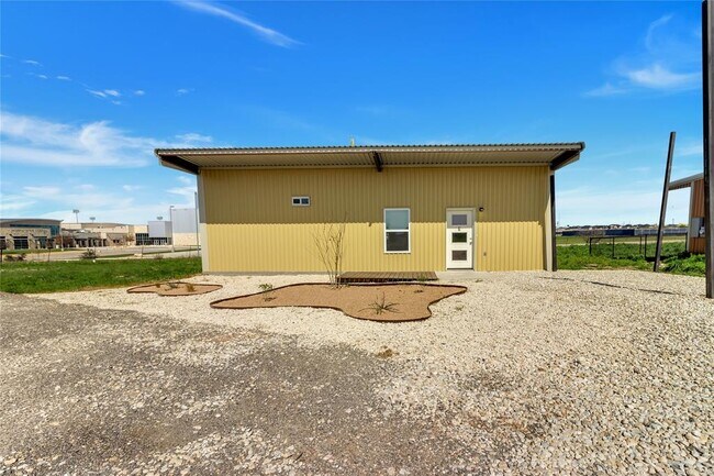 Building Photo - 1310 FM 487