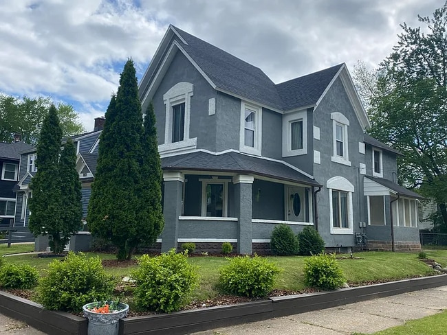Building Photo - 1801 College Ave SE
