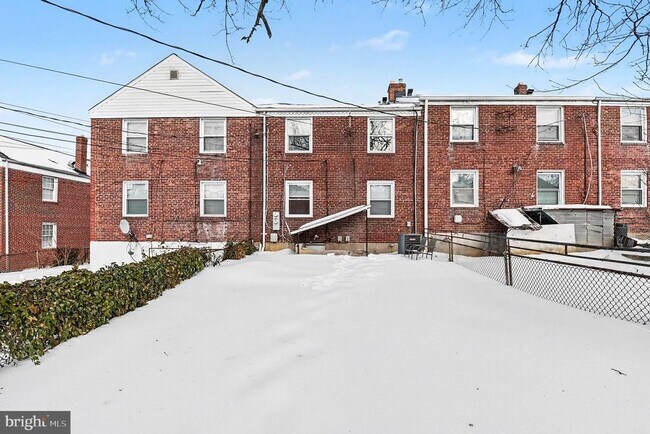 Building Photo - 1329 Taylor Ave