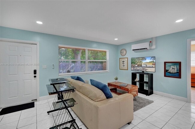 Building Photo - 720 SE 15th St