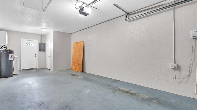 Building Photo - 203 80th Ave N