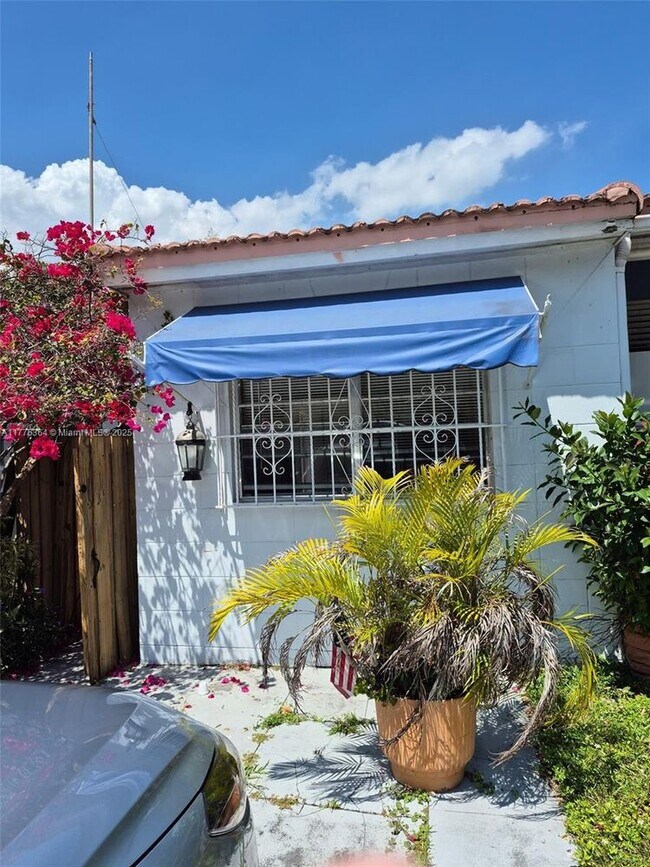 Primary Photo - 2225 SW 21st Ter