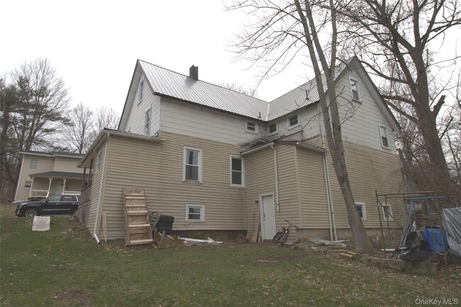 Building Photo - 9 Spring St