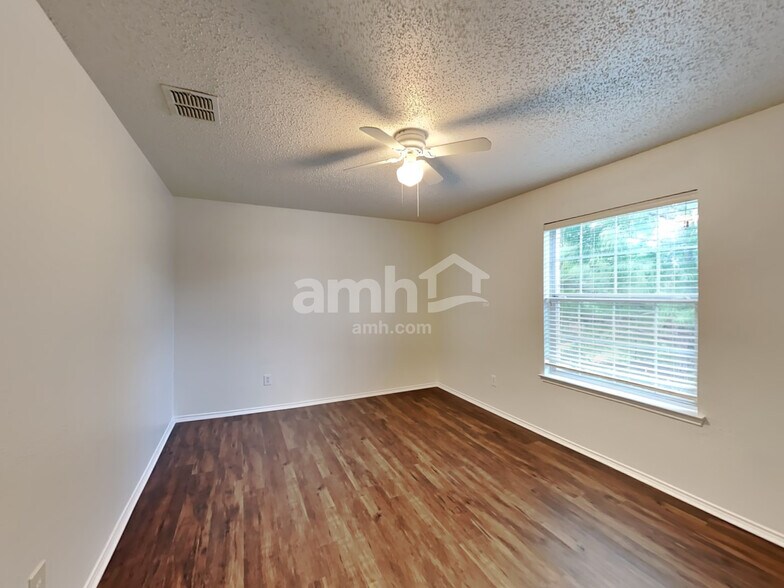 Building Photo - 2863 Deer Ridge Dr