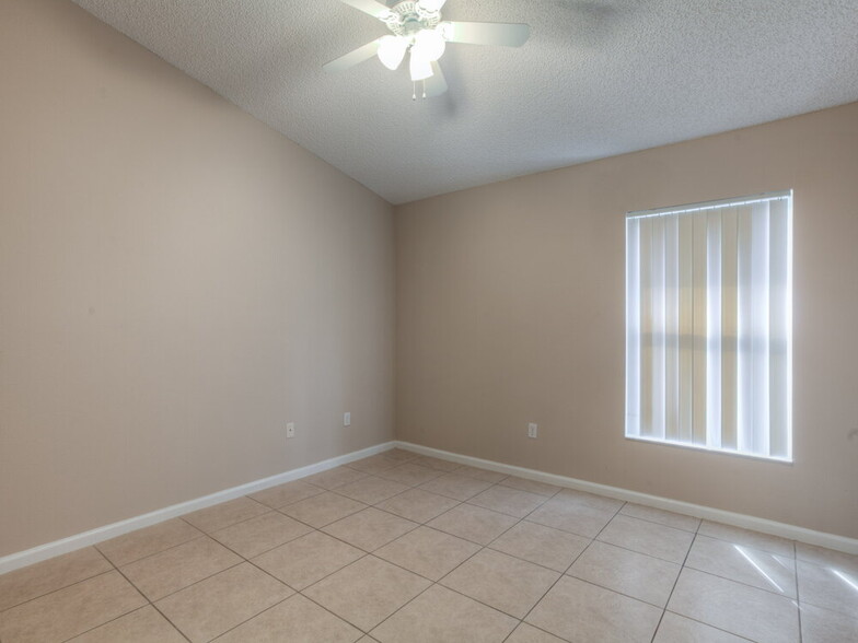 Building Photo - 2765 Falcon Crest Pl