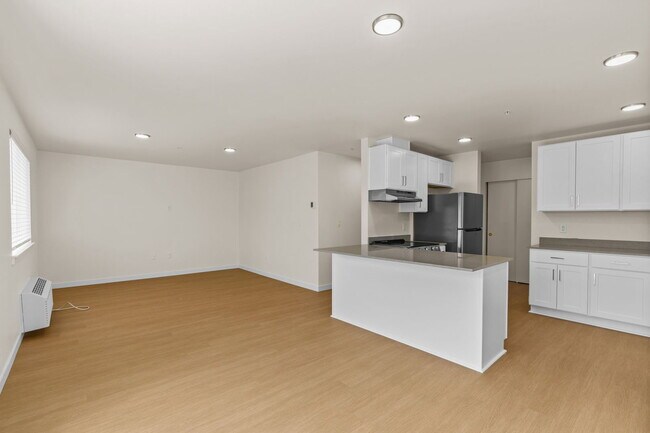 Building Photo - 2901 SE Salem Ave