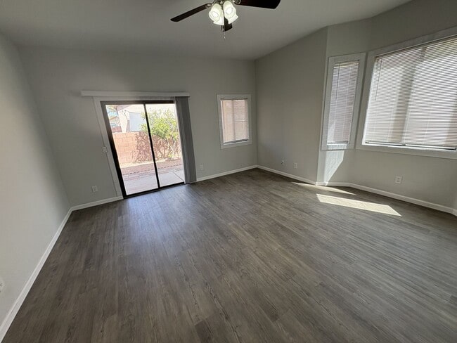 Building Photo - Rita Ranch Vail School District Single story home