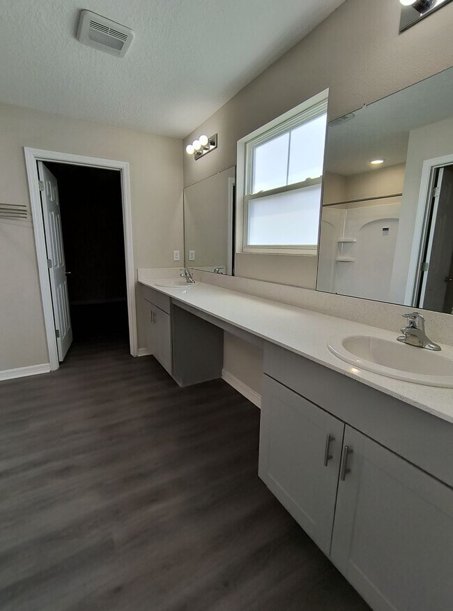 Building Photo - 5 BED 3 BATH SOLAR HOME FOR RENT!! Availab...