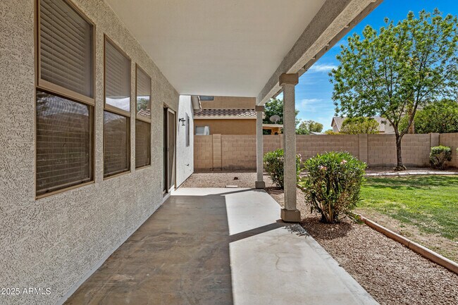 Building Photo - 1696 S Falcon Dr