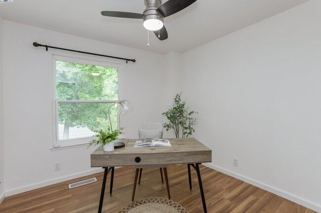 Building Photo - 4428 Del Valle Pkwy