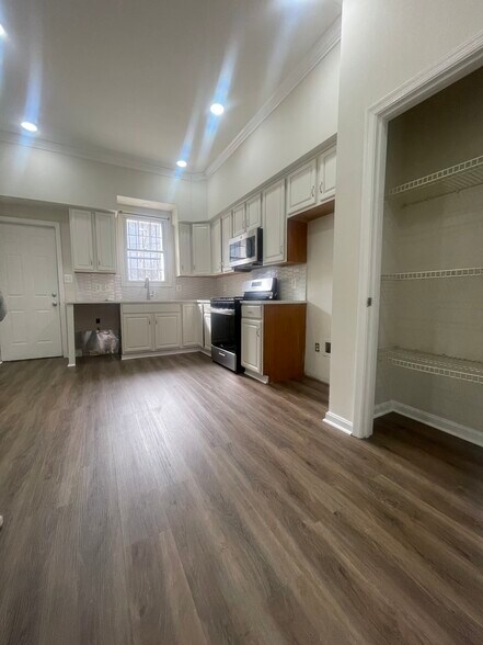 Kitchen - 112 S Haven St