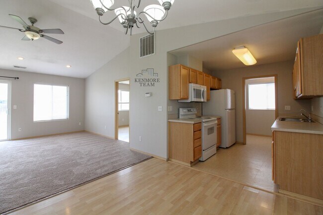 Building Photo - 3 Bedroom, 2 Bath Home in Kennewick