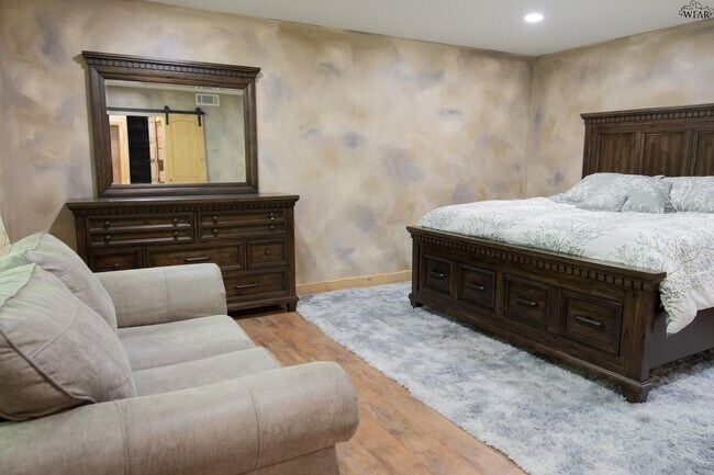 Building Photo - 4 Rockcliff Cir