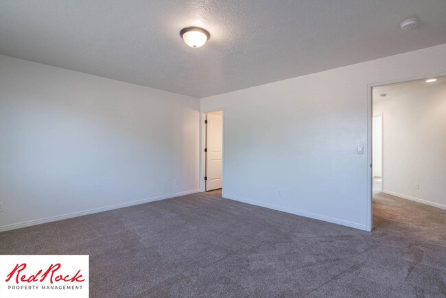 Building Photo - DOG-FRIENDLY 3 Bedroom Townhome with INTER...