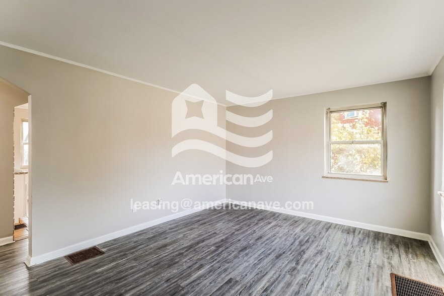 Building Photo - 8250 Royal Heights Dr