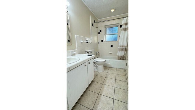 Building Photo - 112 Crestview Dr