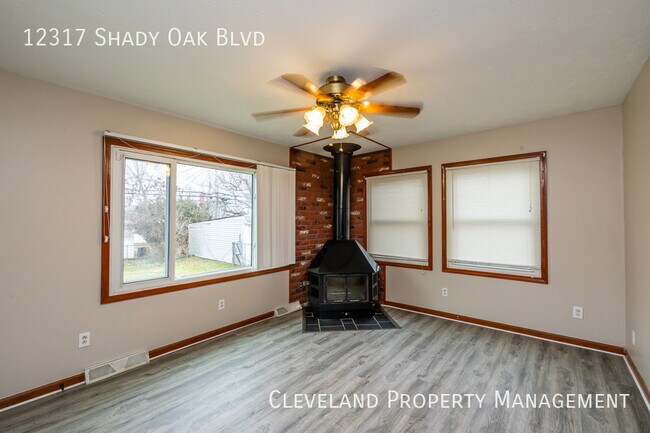 Building Photo - Updated Garfield Hts Bungalow