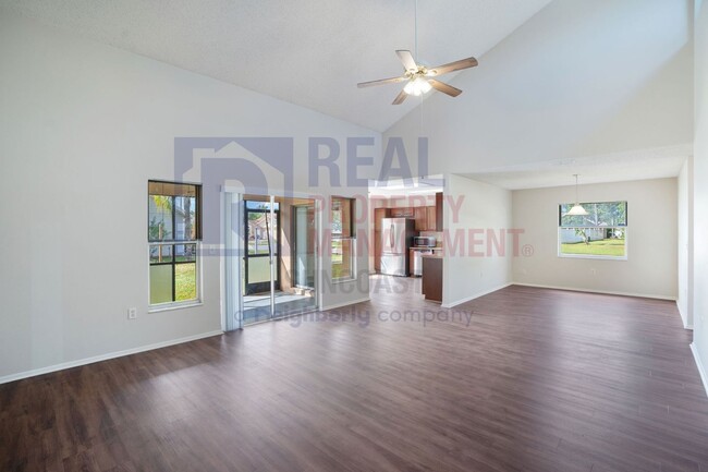 Building Photo - Lovely 3 Bed 2 Bath in Bradenton available...