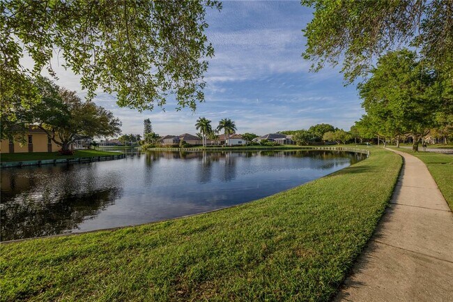 Building Photo - 4832 Queen Palm Terrace NE