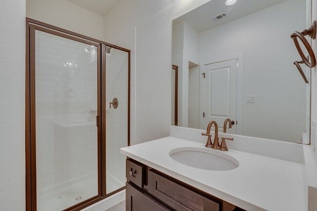 Building Photo - * MOVE IN SUMMER 07/10/2027 * 5 Bed 5.5 Bath, Across from Common Grounds Coffee