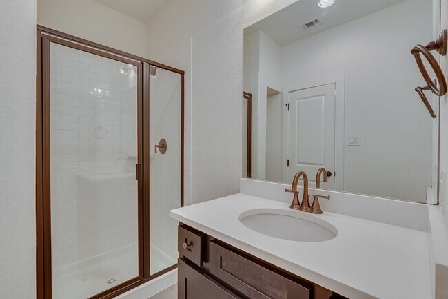 Building Photo - * MOVE IN SUMMER 6/28/2027 * 5 Bed 5.5 Bat...