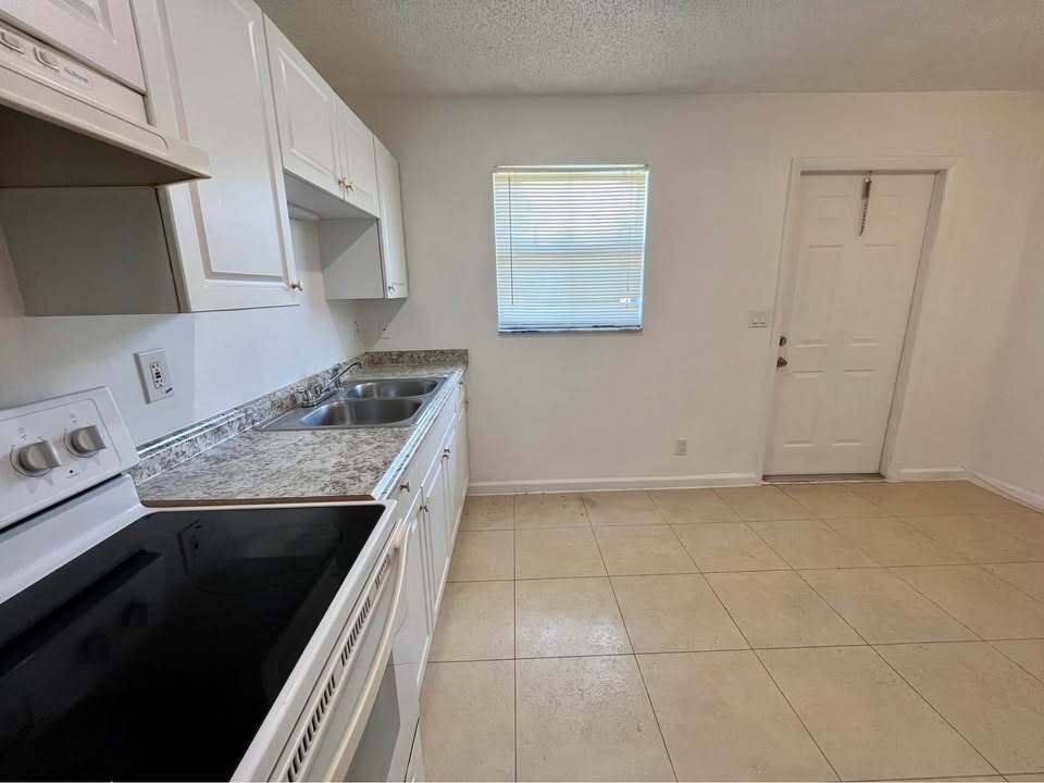 Building Photo - 3783 Coconut Rd