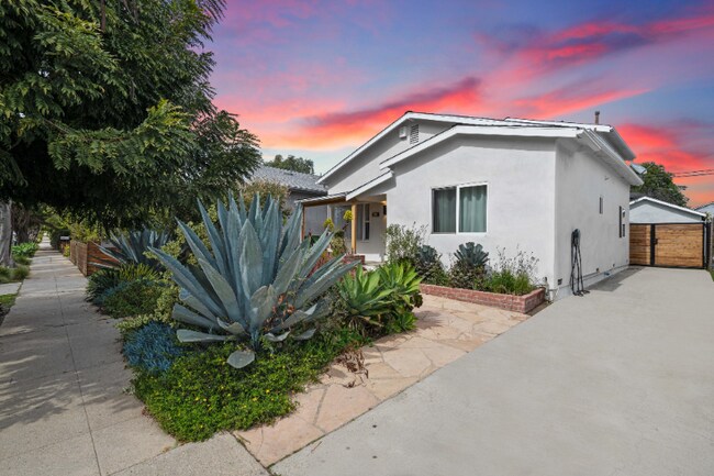 Building Photo - 4258 Beethoven St