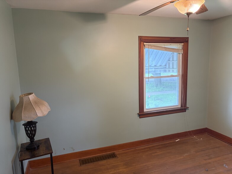 Building Photo - 905 N Everett St