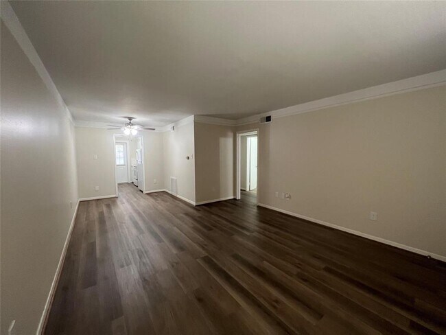 Building Photo - 500 Willow Dr
