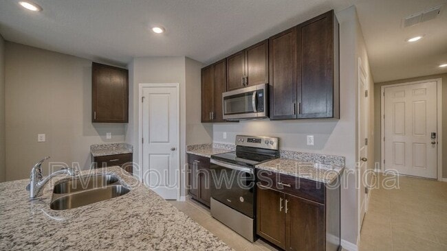 Building Photo - 5816 Ocean Isle Dr