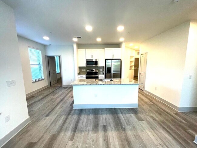 Building Photo - 2601 N Austin Ave