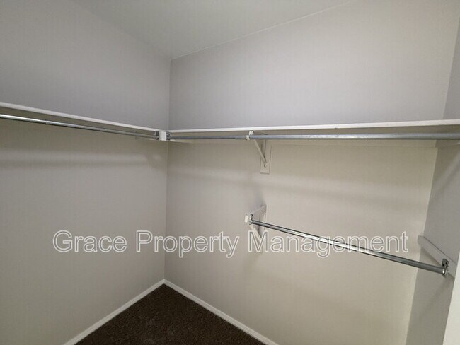 Building Photo - 10924 W 100th Dr