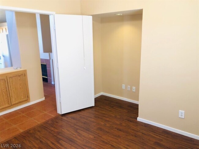Building Photo - 4836 Minturn Ave