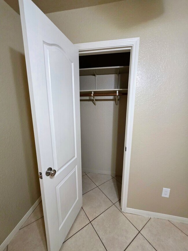 Building Photo - Beautifully Updated 4 Bedroom Home