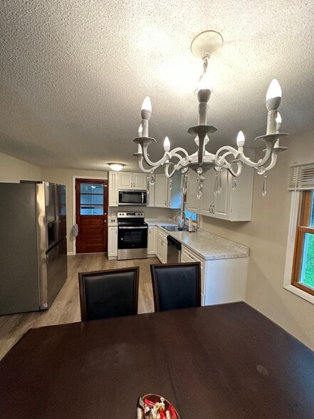 Building Photo - 9 Applewood Ln
