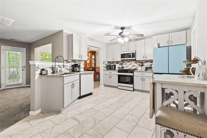 Building Photo - 7155 Laurel Creek Dr