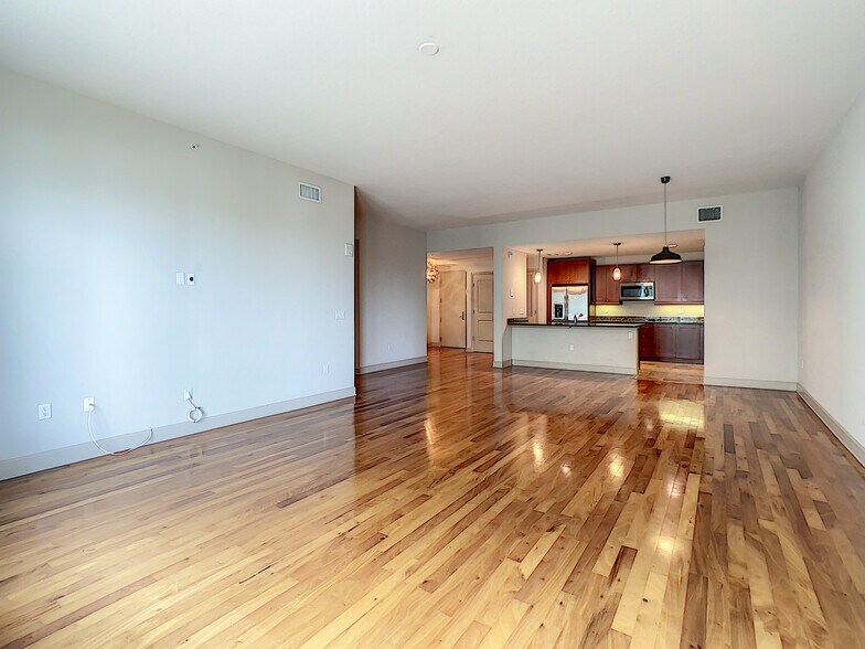 Building Photo - 100 S Eola Dr