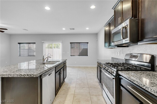 Building Photo - 9404 Sand Tiger Ave