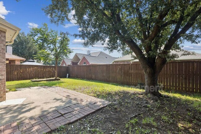Building Photo - 1805 Sumac Dr