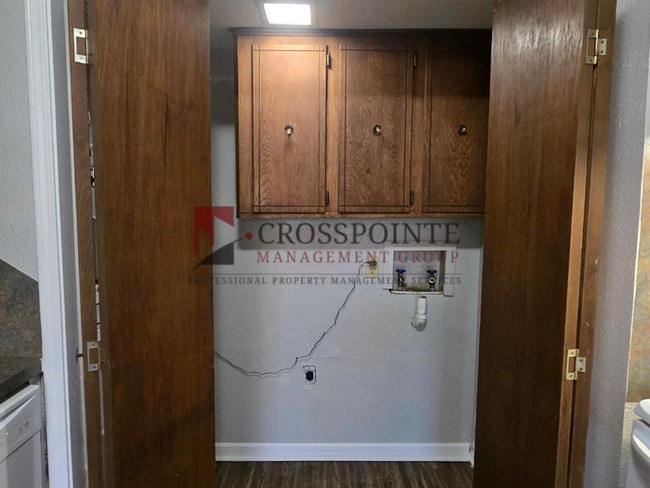 Building Photo - Available! 2 Bedroom 1 Bath Townhome in White Oak!