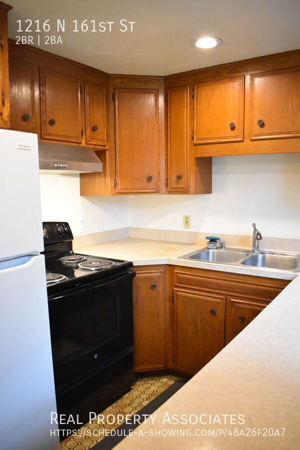 Building Photo - 1216 N 161st St