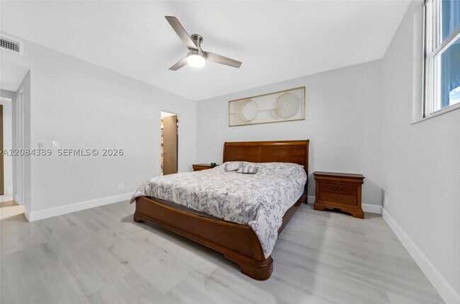 Building Photo - 4250 Galt Ocean Dr