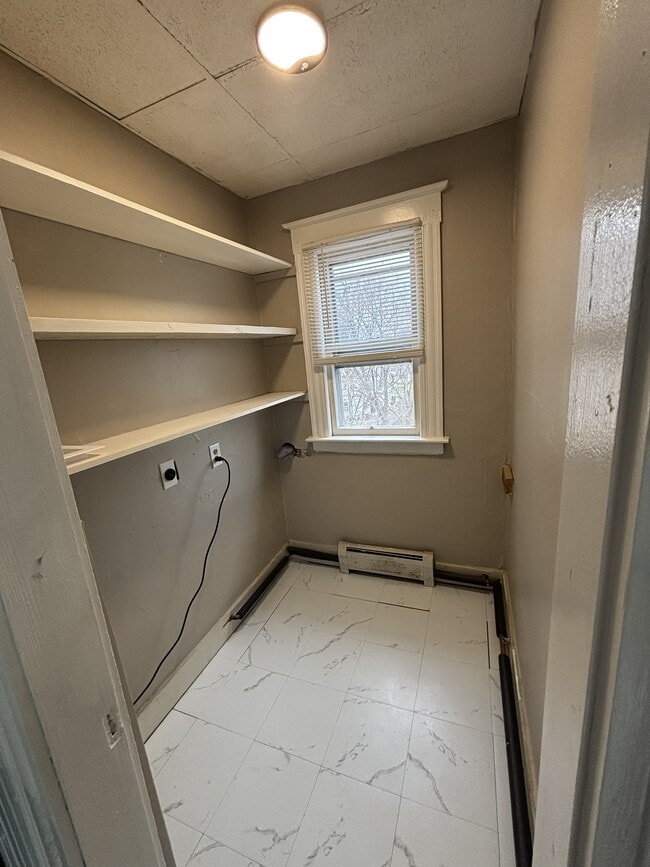 Building Photo - 154 Daly Ave