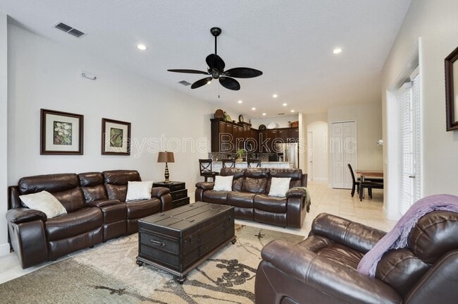 Building Photo - 2708 Formosa Blvd