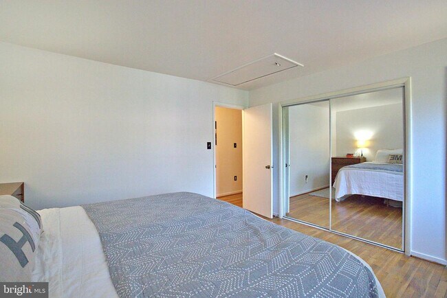 Building Photo - 1450 Greenmont Ct