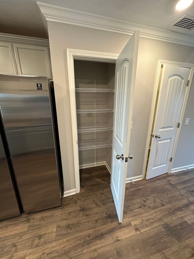 Building Photo - Beautiful 2 Bed 2.5 Bath Townhome *ZONED FOR BLACKMANS SCHOOLS*